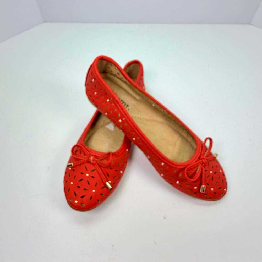 whitemt. Red Perforated Ballet Flats with Bow and Gold Detail 6M